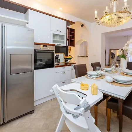 Appartamento Awesome In With Kitchen